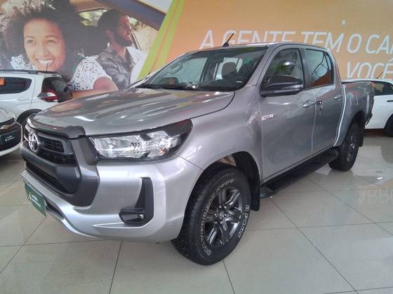 TOYOTA HILUX 2.8 D-4D TURBO DIESEL CD SR 4X4 AUTOMÁTICO TOYOTA HILUX 2.8 D-4D TURBO DIESEL CD SR 4X4 AUTOMÁTICO